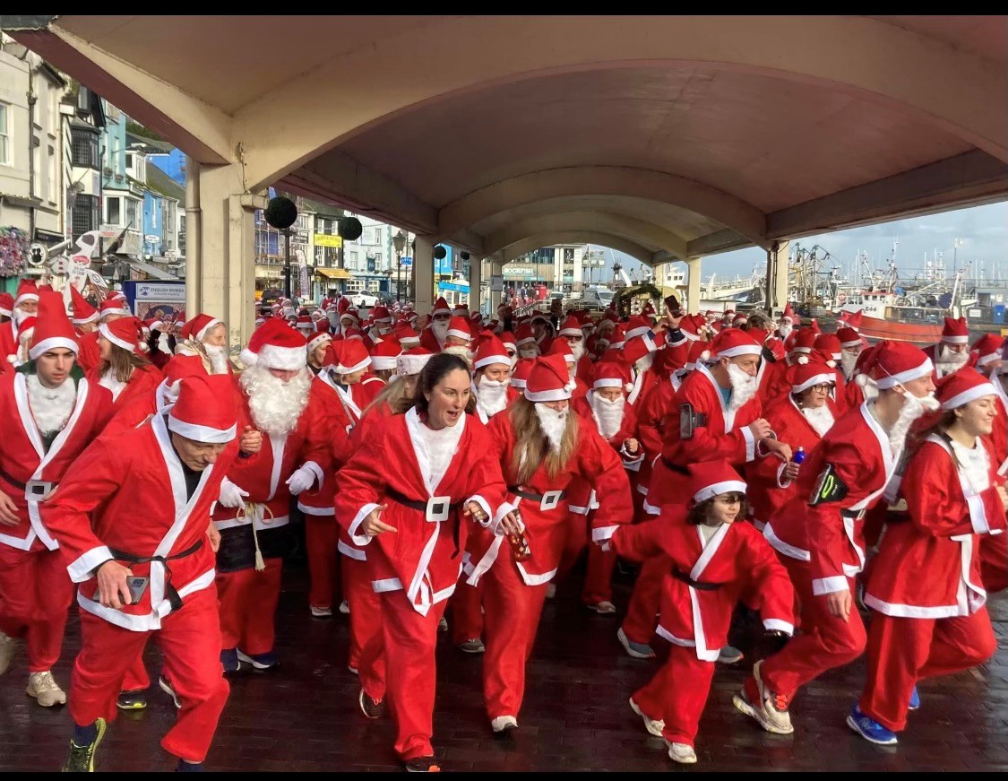 Santa Fun Run Start 2025